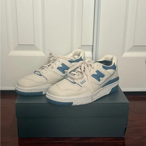New Balance Women’s 550 Basketball Sneaker Shoes - Size 8.5 - Picture 4 of 9
